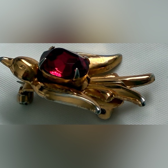 1940S CORO BIRD BROOCH SET RED STONE JELLY BELLY VINTAGE GOLD TONE - Picture 9 of 11